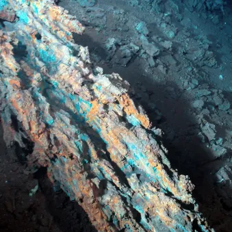IFREMER (2007). Morceaux de sulfures du site hydrothermal Logatchev. Ifremer. https://image.ifremer.fr/data/00556/66816/