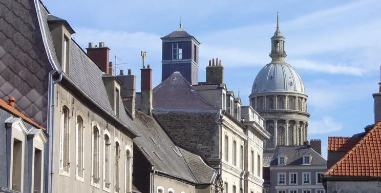 Basilika Notre Dame in Boulogne-sur-Mer Blick auf die Altstadt