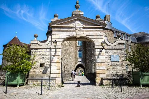 Toegang tot het Musée de Boulogne sur Mer in het Château Comtal